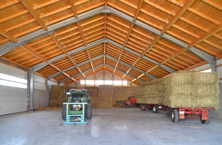 Machinery storage and feed storage facilities - WOLF System