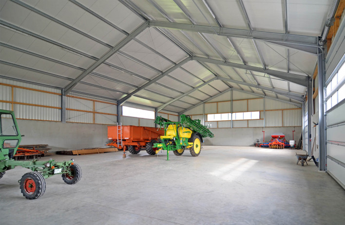 Machinery storage and feed storage facilities - WOLF System