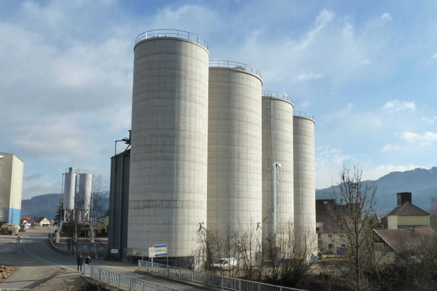 a picture of a silo a picture of a silo